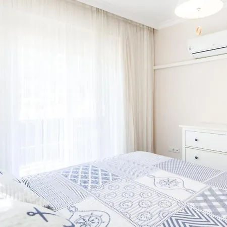 Apartment Flat W Shared Pool And Balcony In