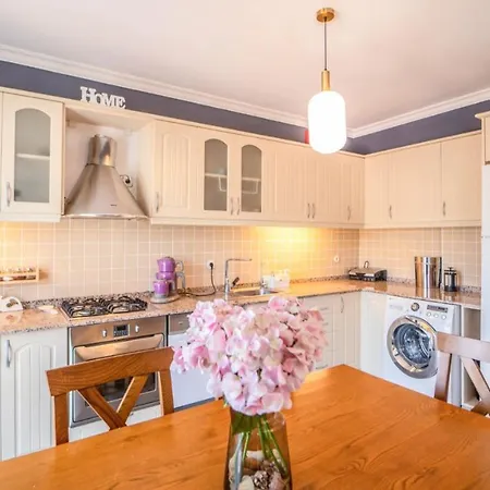 Apartment Flat W Shared Pool And Balcony In